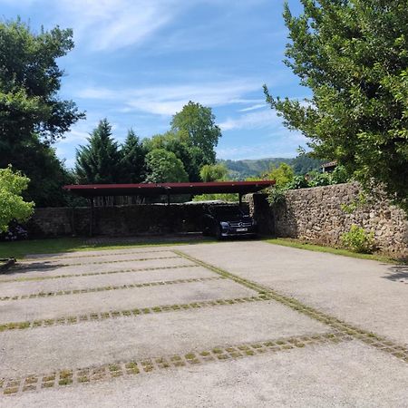 Posada Real La Montanesa Corrales De Buelna Exterior foto