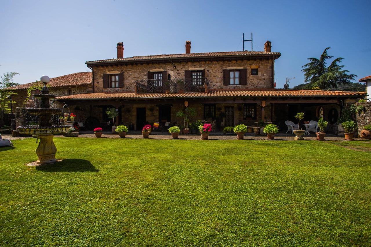 Posada Real La Montanesa Corrales De Buelna Exterior foto
