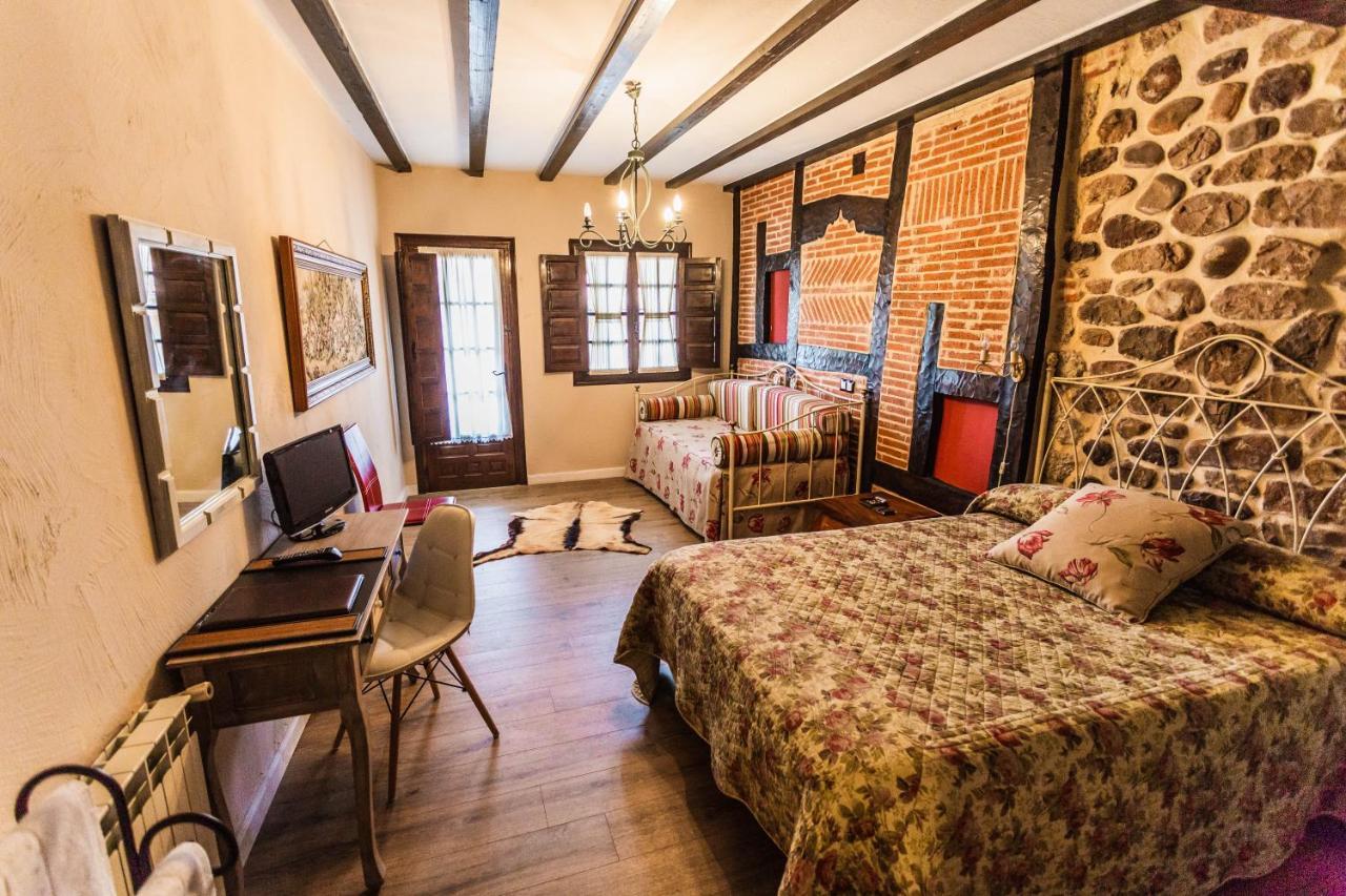 Posada Real La Montanesa Corrales De Buelna Exterior foto