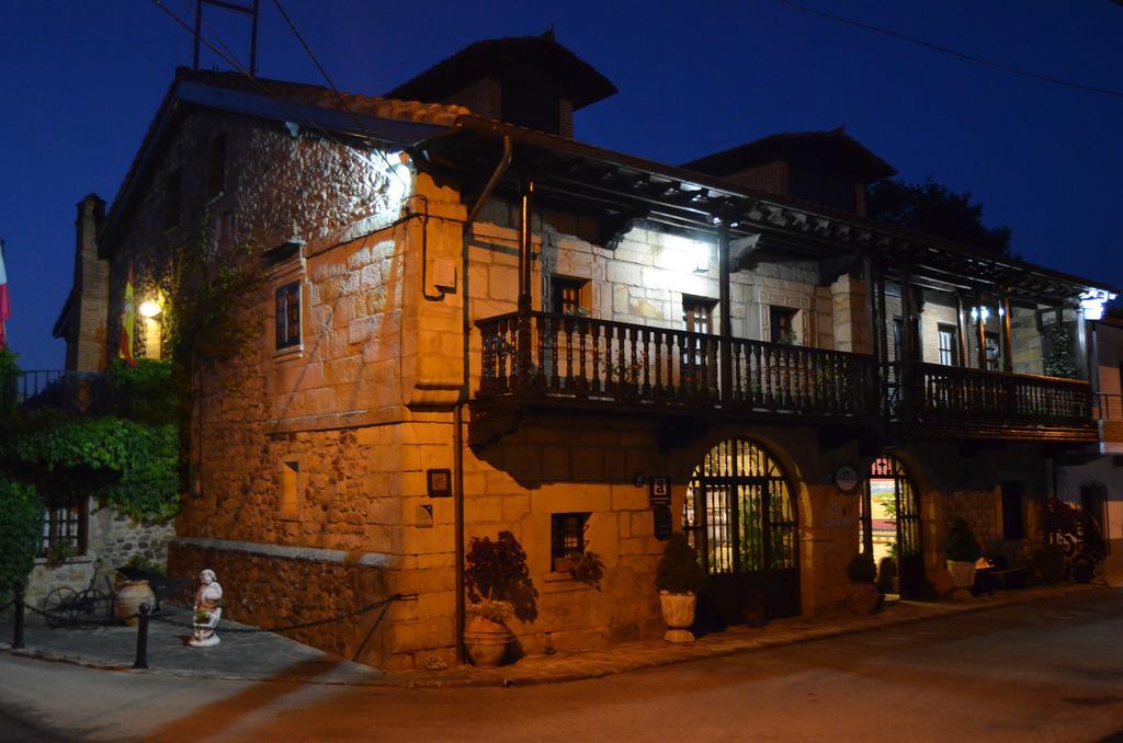 Posada Real La Montanesa Corrales De Buelna Exterior foto